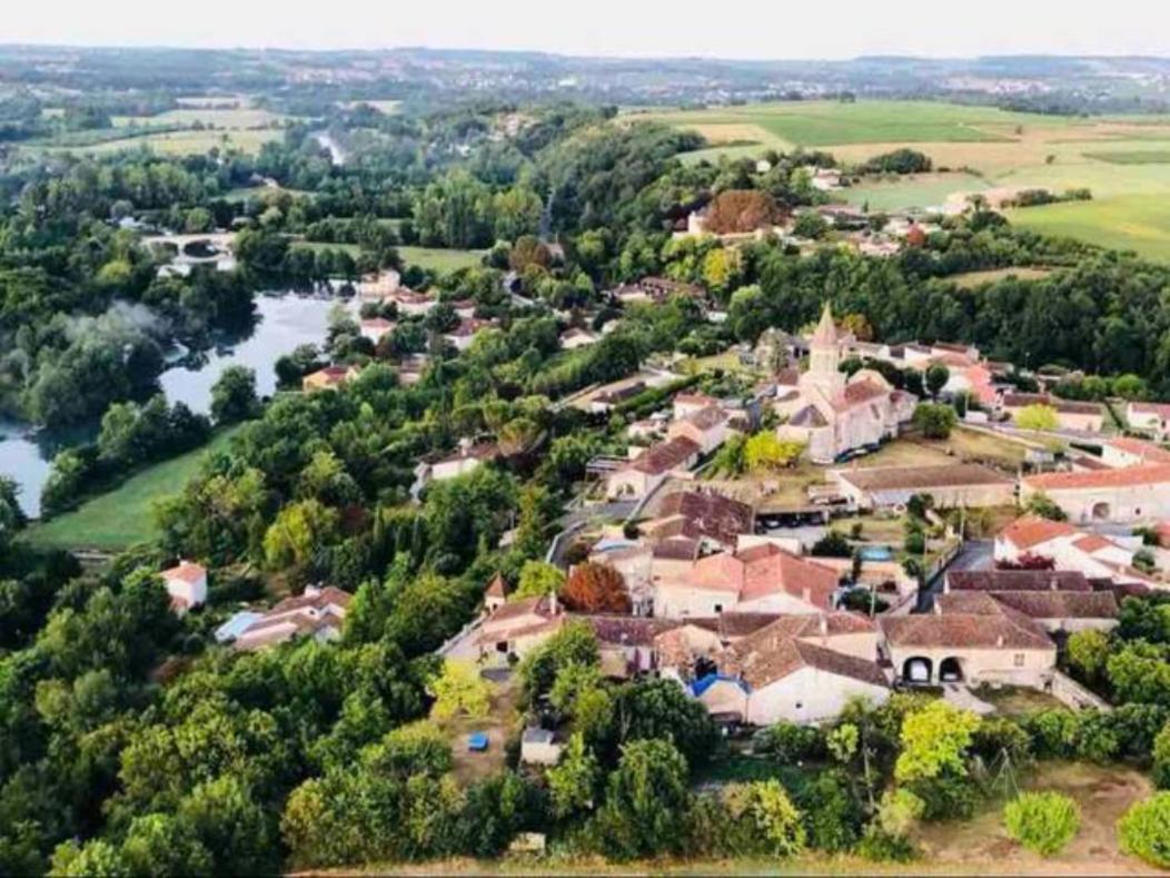 Вилла Ile De Malvy Saint-Simeux Экстерьер фото